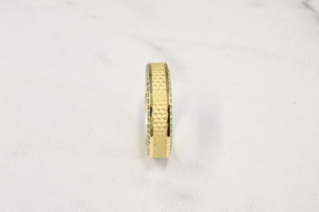 Gojard Ring 6mm w/ Emeralds